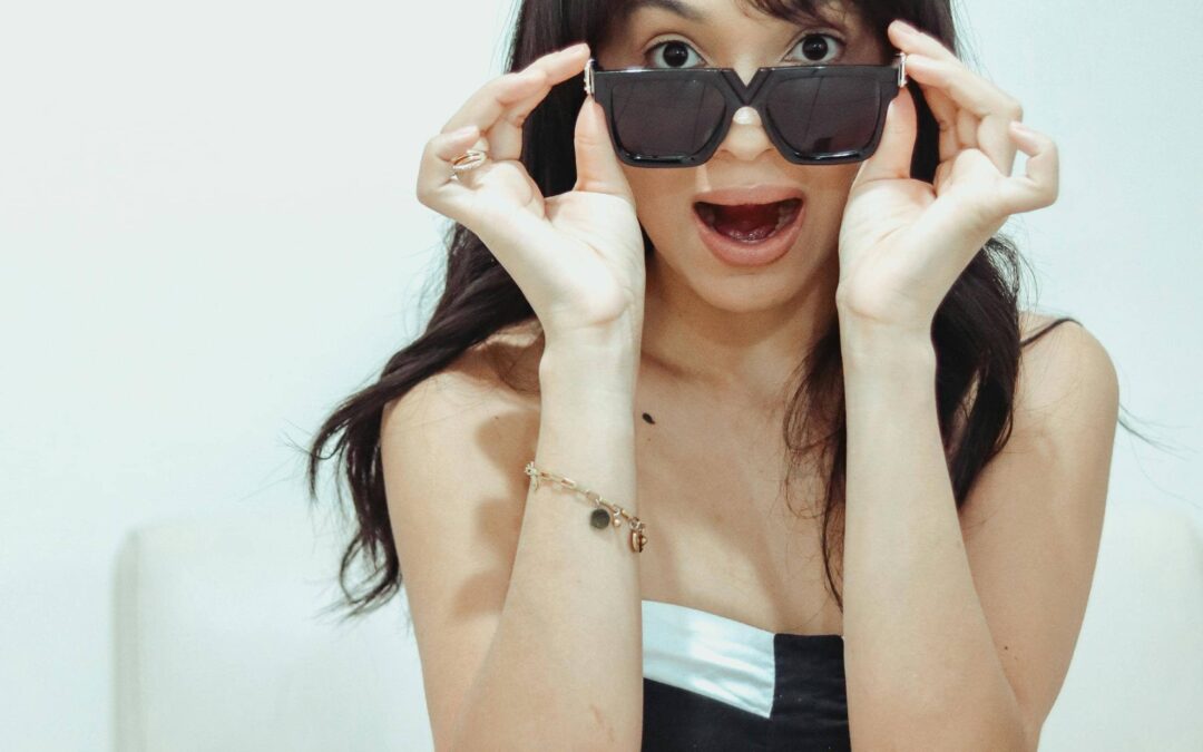 Pratica e rende stiloso il tuo taglio di capelli: ecco la frangia a tendina!