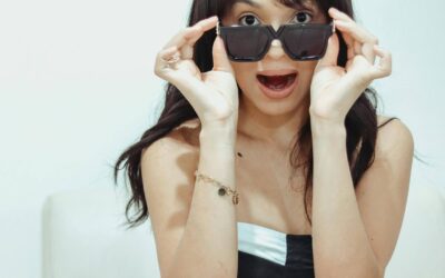 Pratica e rende stiloso il tuo taglio di capelli: ecco la frangia a tendina!